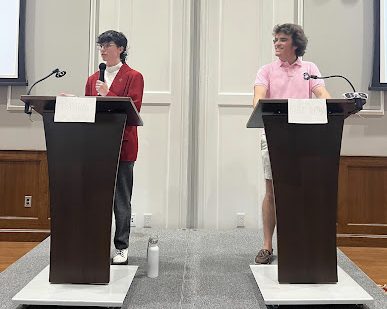 Ysa Leon and Beau Norton Participate in SGA Presidential Debate